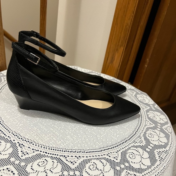 Nine West heels - Picture 1 of 8